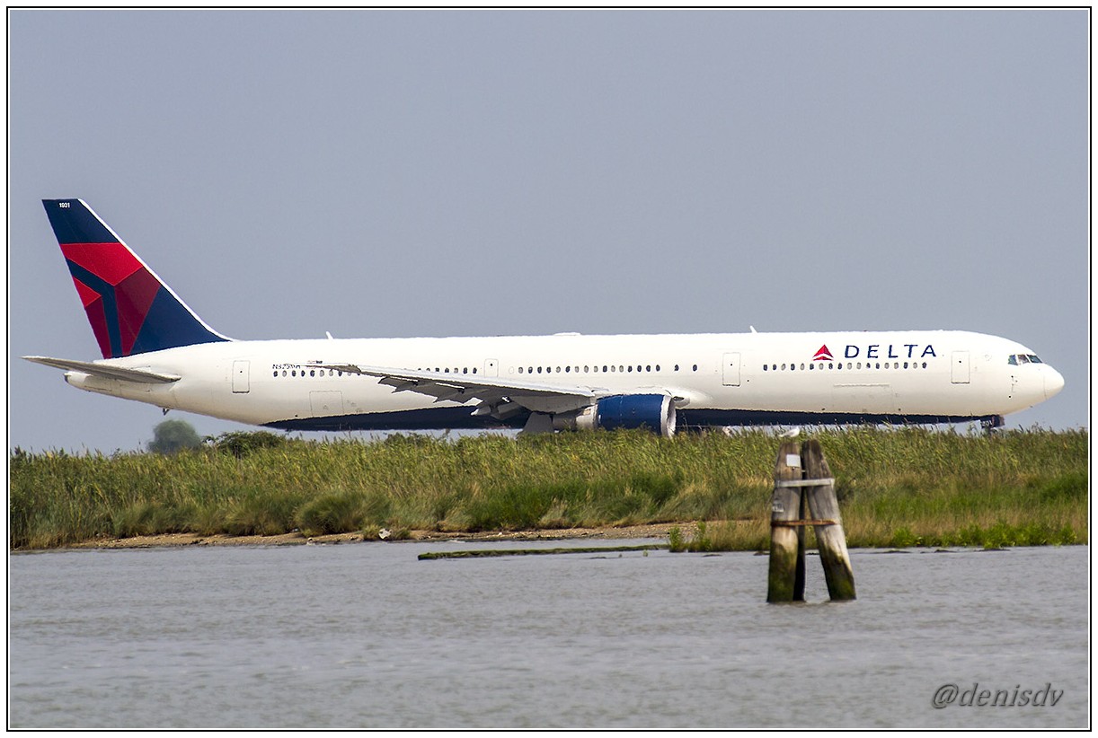 Delta Air Lines Boeing 767-432/ER N825MH (cn 29703/758) 